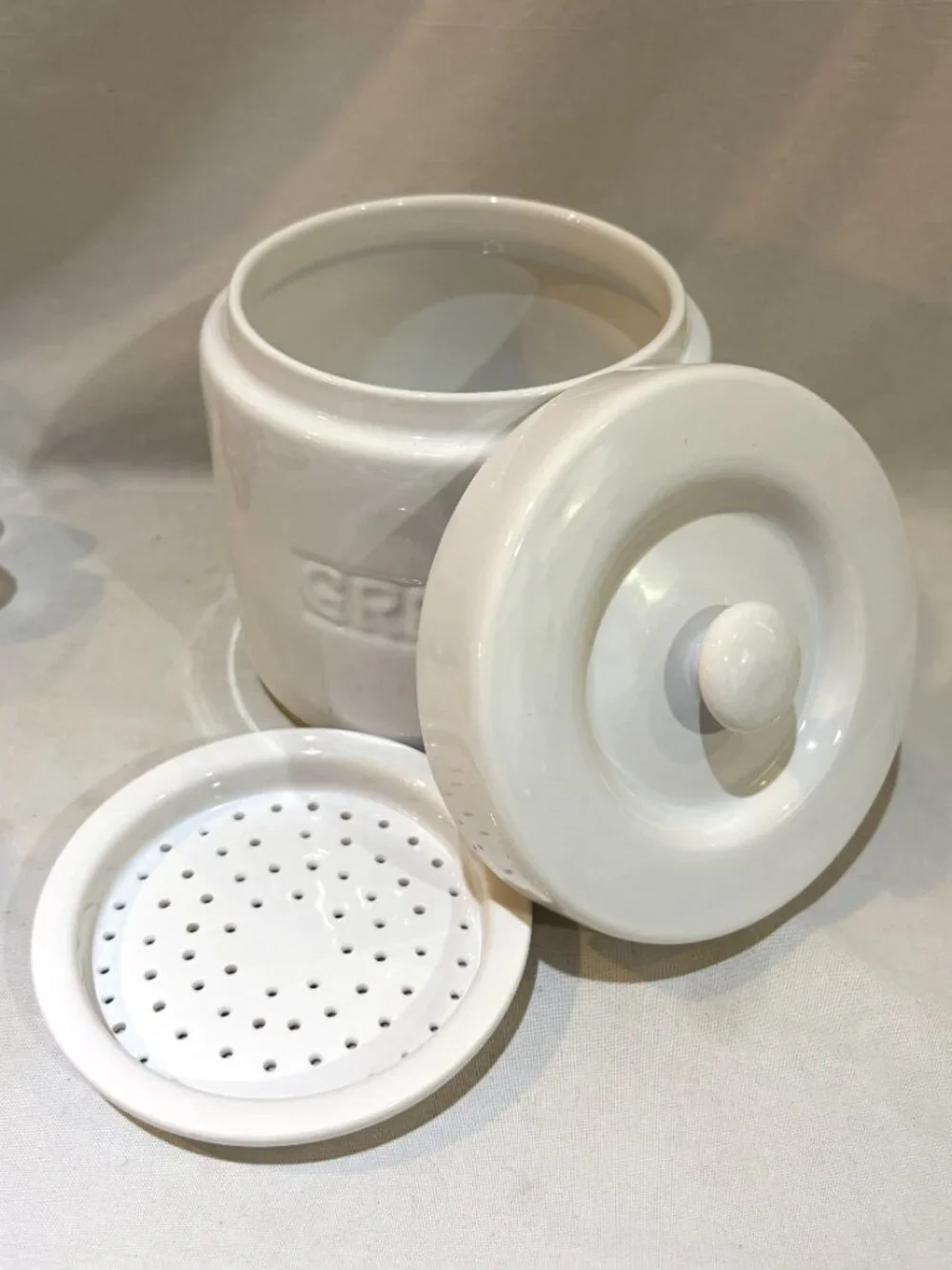 Fox Run White Porcelain Grease Container with Strainer and Lid